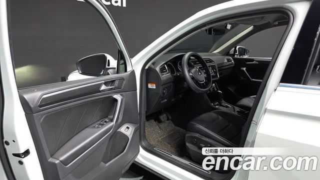 Volkswagen Tiguan (II) 2.0 TDI Premium 2020 — фото 10