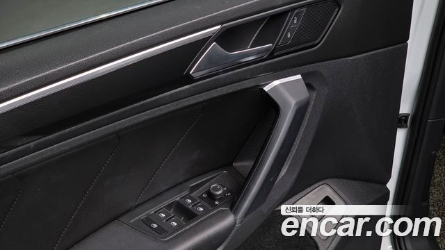 Volkswagen Tiguan (II) 2.0 TDI Premium 2020 — фото 16