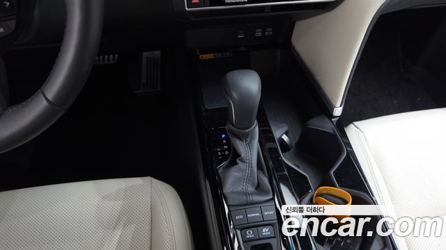 Toyota Camry (XV80) 2.5 XLE Premium Hybrid 2025 — фото 9