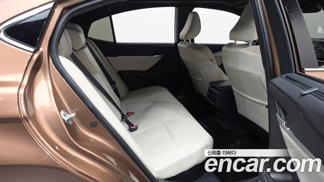 Toyota Camry (XV80) 2.5 XLE Premium Hybrid 2025 — фото 11