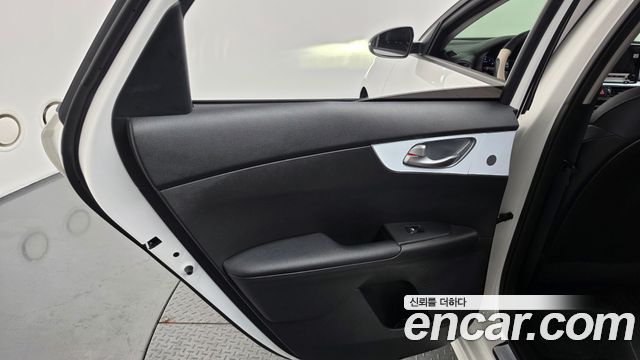 Kia K3 (II) 1.6 Prestige 2022 — фото 25