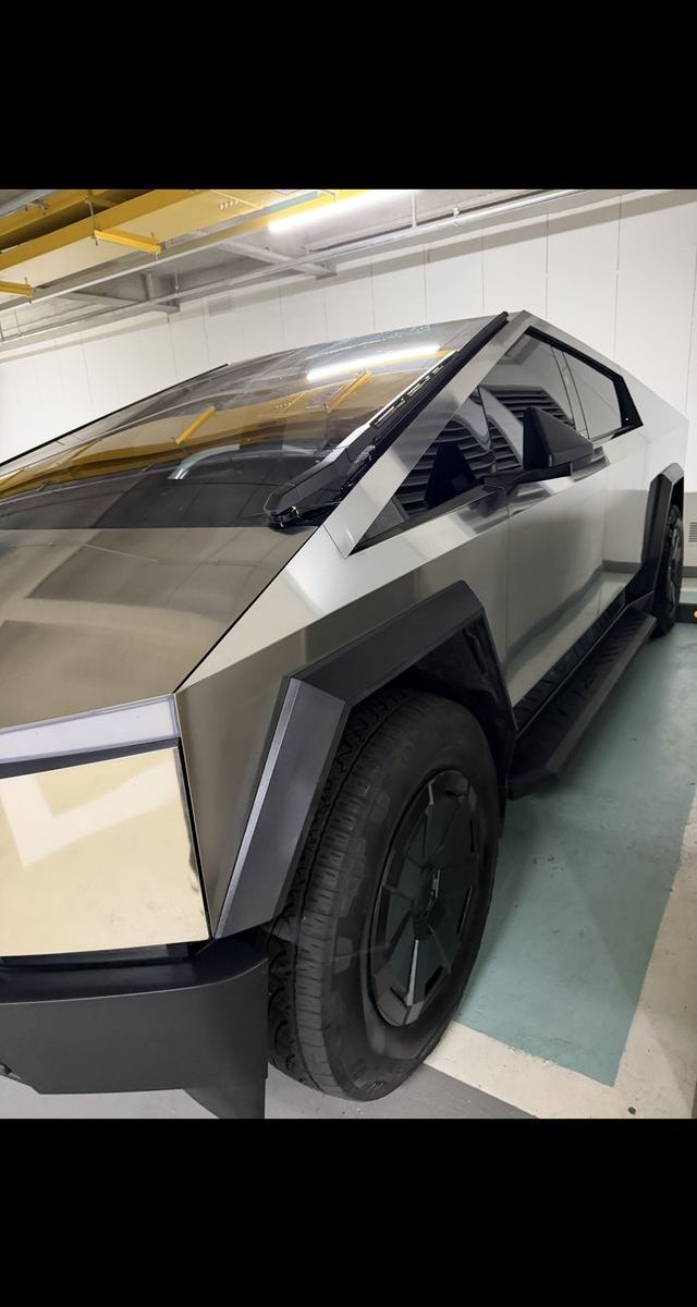 Tesla Cybertruck AWD 2025 — фото 6