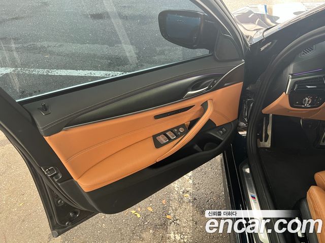 BMW 5 Series (G30) 520i M Sport 2023 — фото 11