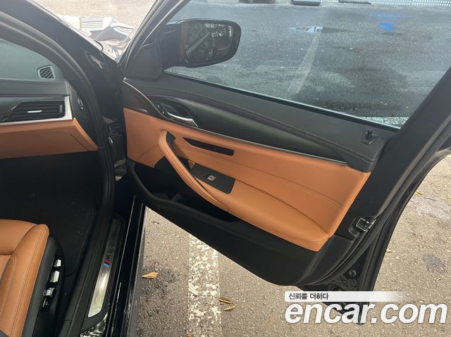 BMW 5 Series (G30) 520i M Sport 2023 — фото 12