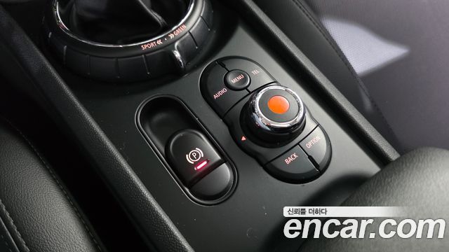 MINI Cooper D Clubman Standard 2nd 2018 — фото 16