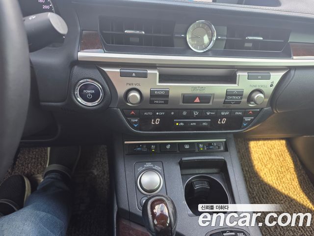 Lexus ES300h Supreme XV60 2013 — фото 20