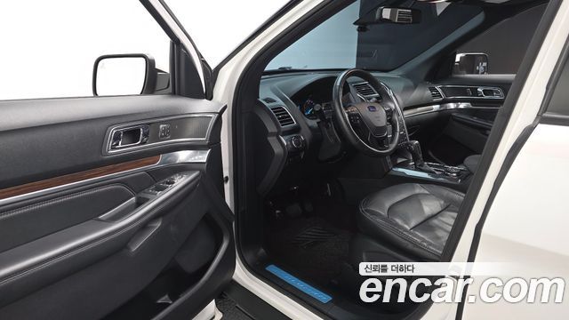 Ford Explorer 2.3 Limited 4WD 5th 2019 — фото 10