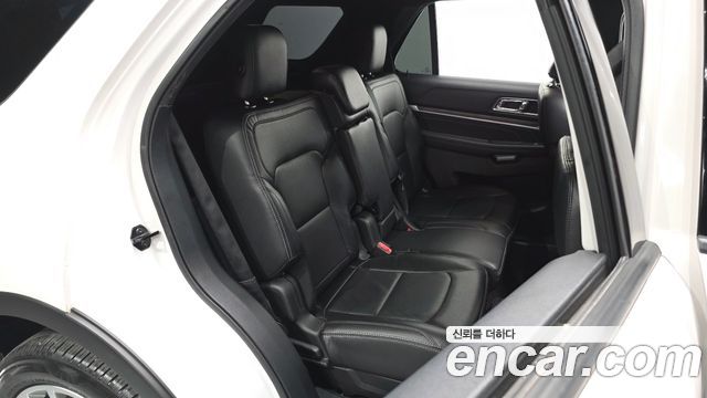 Ford Explorer 2.3 Limited 4WD 5th 2019 — фото 12