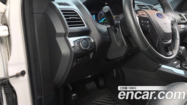 Ford Explorer 2.3 Limited 4WD 5th 2019 — фото 13