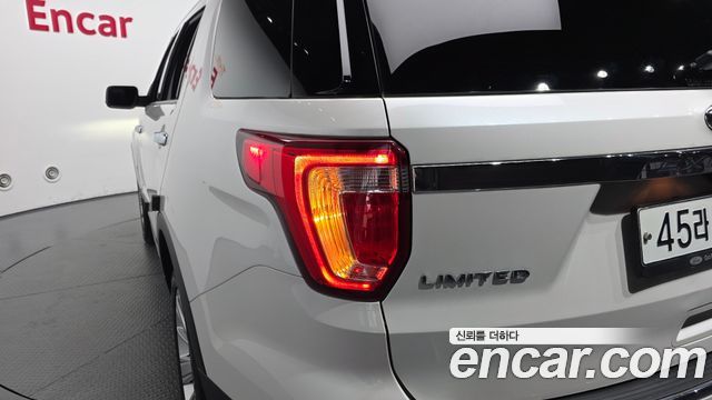 Ford Explorer 2.3 Limited 4WD 5th 2019 — фото 23