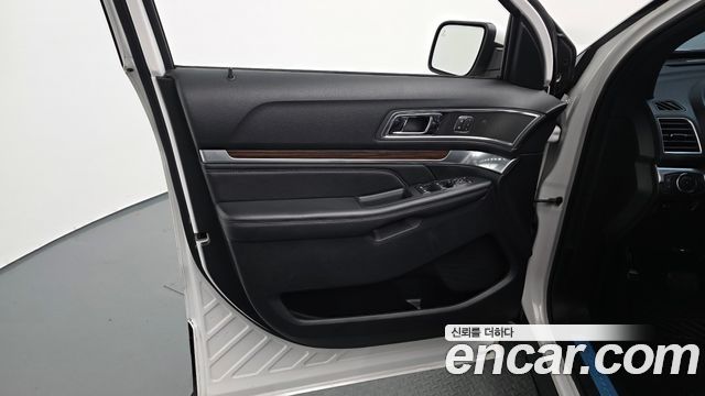 Ford Explorer 2.3 Limited 4WD 5th 2019 — фото 24