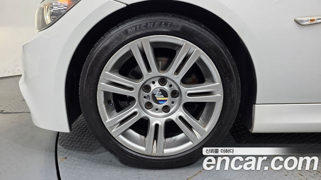 BMW 3 Series (E90) 320i Sedan M Sports 2011 — фото 5