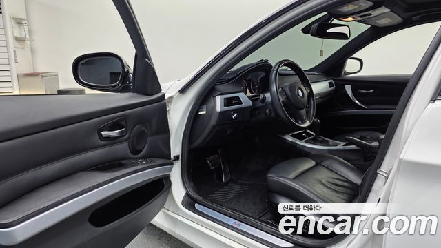 BMW 3 Series (E90) 320i Sedan M Sports 2011 — фото 10