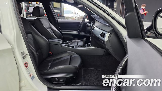 BMW 3 Series (E90) 320i Sedan M Sports 2011 — фото 15