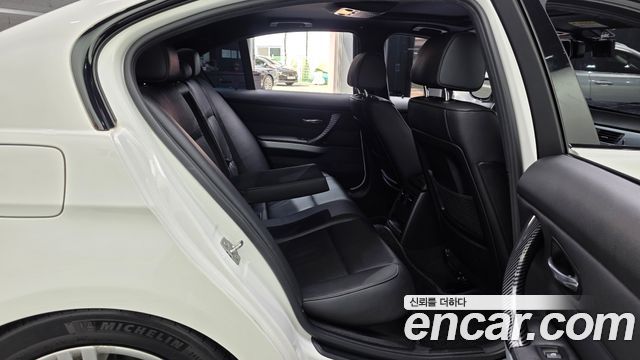 BMW 3 Series (E90) 320i Sedan M Sports 2011 — фото 16