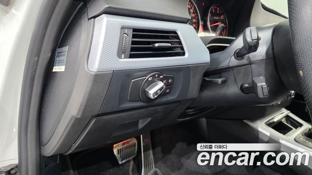 BMW 3 Series (E90) 320i Sedan M Sports 2011 — фото 23