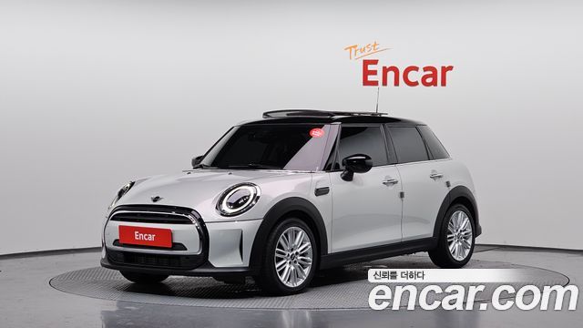 MINI Cooper 5-Door Classic Plus 3rd 2022 — фото 1