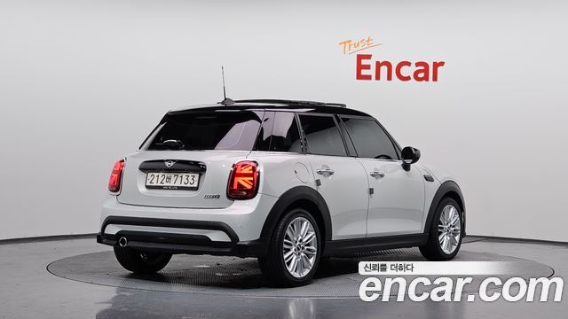 MINI Cooper 5-Door Classic Plus 3rd 2022 — фото 2