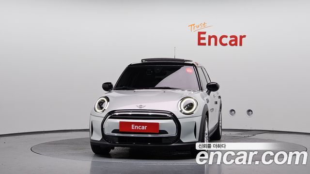 MINI Cooper 5-Door Classic Plus 3rd 2022 — фото 3