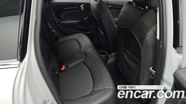 MINI Cooper 5-Door Classic Plus 3rd 2022 — фото 12