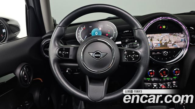 MINI Cooper 5-Door Classic Plus 3rd 2022 — фото 13