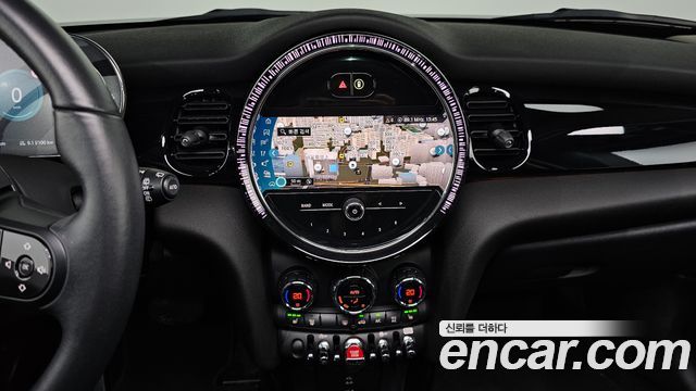 MINI Cooper 5-Door Classic Plus 3rd 2022 — фото 14