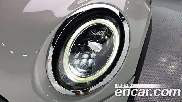 MINI Cooper 5-Door Classic Plus 3rd 2022 — фото 22