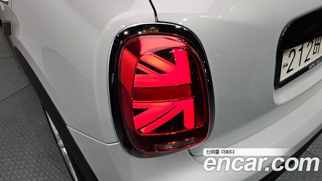 MINI Cooper 5-Door Classic Plus 3rd 2022 — фото 23