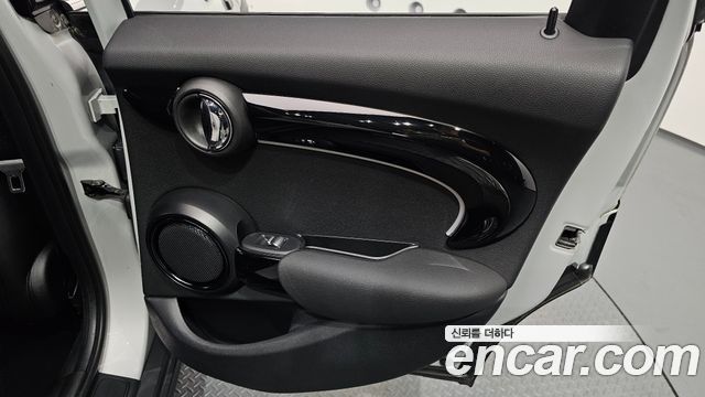 MINI Cooper 5-Door Classic Plus 3rd 2022 — фото 25
