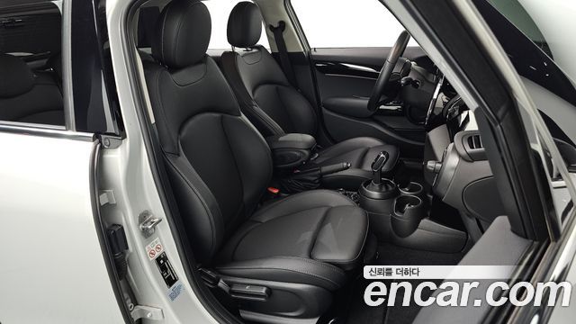 MINI Cooper 5-Door Classic Plus 3rd 2022 — фото 26