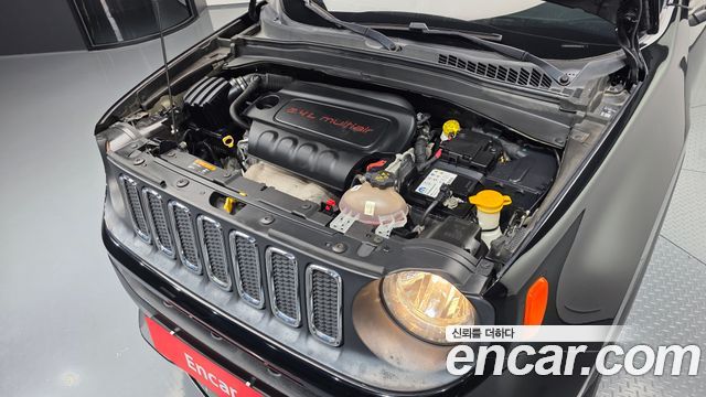 Jeep Renegade 2.4 Longitude 2017 — фото 6