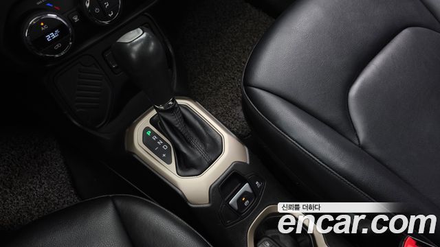 Jeep Renegade 2.4 Longitude 2017 — фото 9