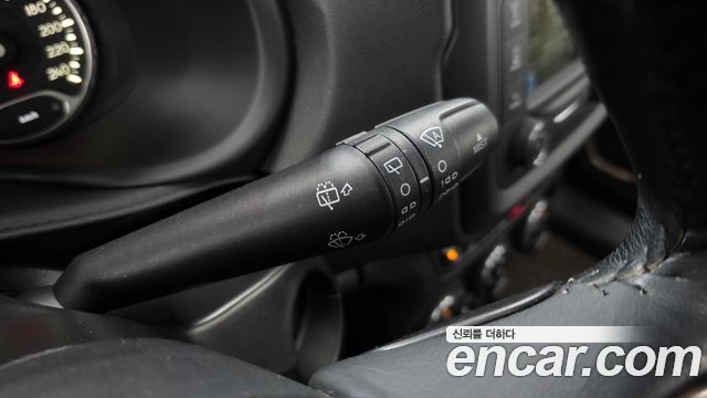 Jeep Renegade 2.4 Longitude 2017 — фото 21