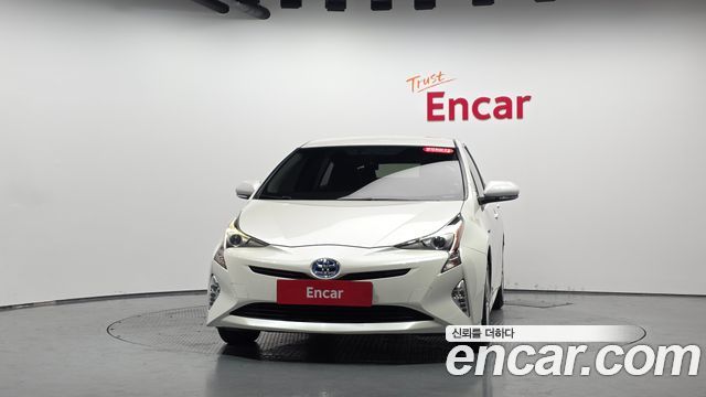 Toyota Prius (IV) 1.8 E 2016 — фото 3