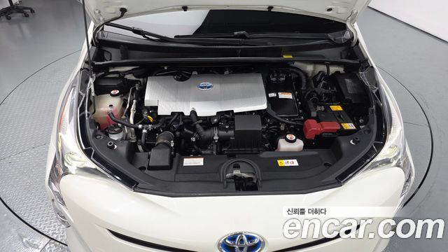 Toyota Prius (IV) 1.8 E 2016 — фото 6