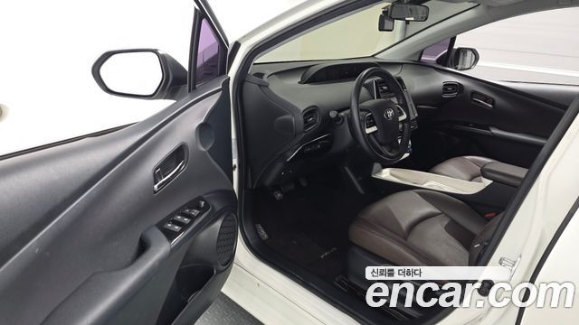 Toyota Prius (IV) 1.8 E 2016 — фото 10
