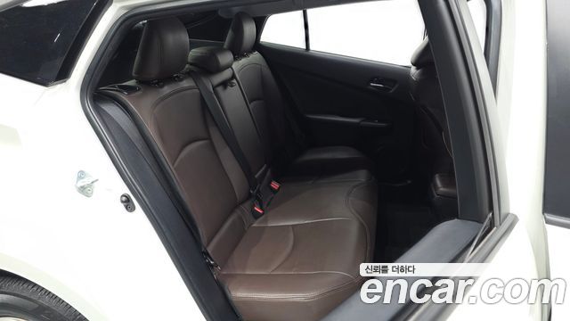 Toyota Prius (IV) 1.8 E 2016 — фото 11