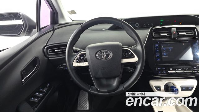 Toyota Prius (IV) 1.8 E 2016 — фото 12