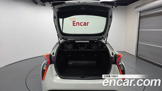 Toyota Prius (IV) 1.8 E 2016 — фото 20
