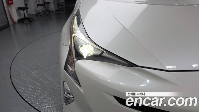 Toyota Prius (IV) 1.8 E 2016 — фото 22