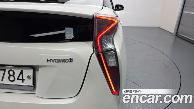 Toyota Prius (IV) 1.8 E 2016 — фото 23