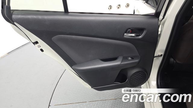 Toyota Prius (IV) 1.8 E 2016 — фото 25