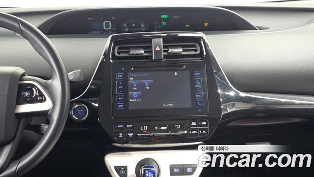 Toyota Prius (IV) 1.8 E 2016 — фото 29