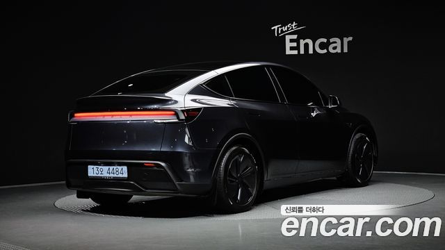 Tesla Model Y RWD 2025 — фото 2