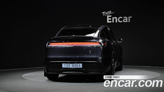 Tesla Model Y RWD 2025 — фото 4