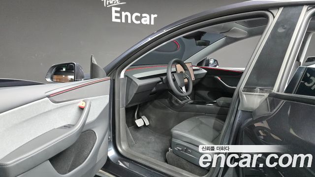 Tesla Model Y RWD 2025 — фото 10