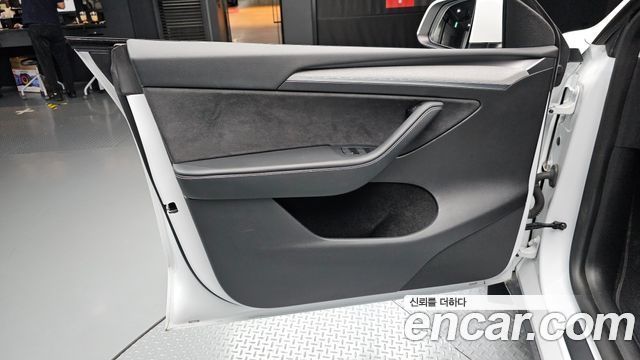 Tesla Model Y RWD 2023 — фото 30