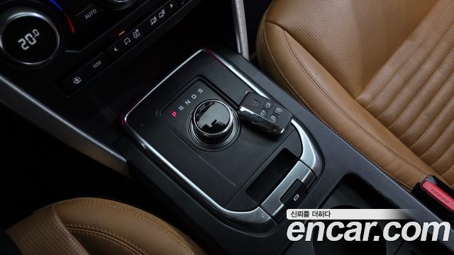 Land Rover Discovery Sport 2.0 TD4 HSE Luxury 2018 — фото 9