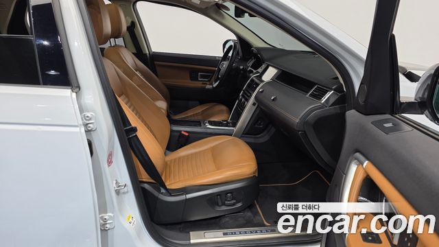Land Rover Discovery Sport 2.0 TD4 HSE Luxury 2018 — фото 11