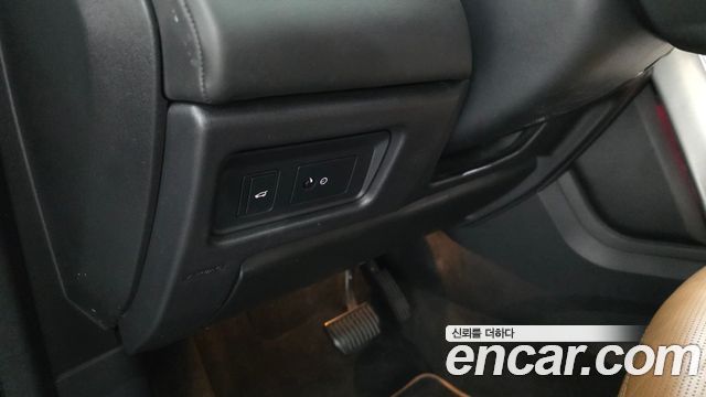 Land Rover Discovery Sport 2.0 TD4 HSE Luxury 2018 — фото 14